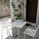 Kairos Apartment *