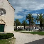 Kairos Apartment