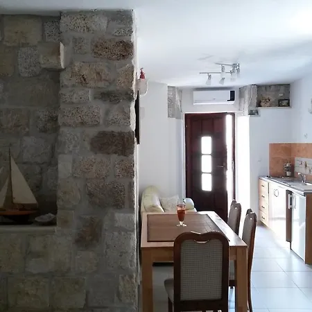 Kairos Apartment *