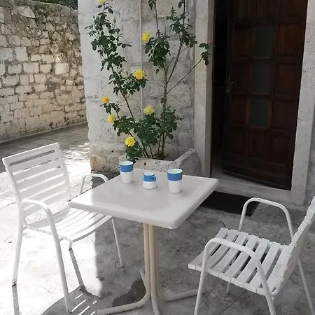 Kairos Apartment *