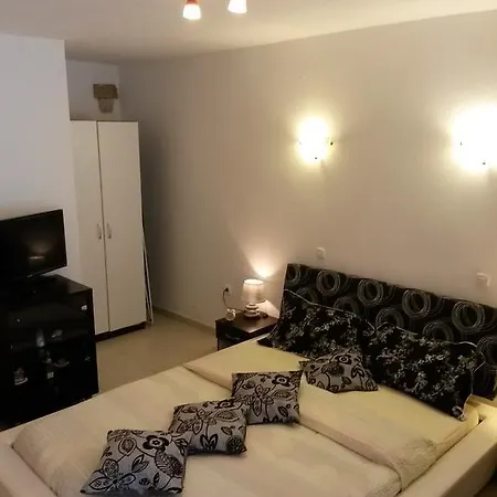 Kairos Apartment